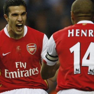 开云官网-绿茵温情，当曼城重伤倒地，申花全队围拢祈祷的感人一幕，绿茵温情，曼城重伤倒地，申花全队围拢祈祷